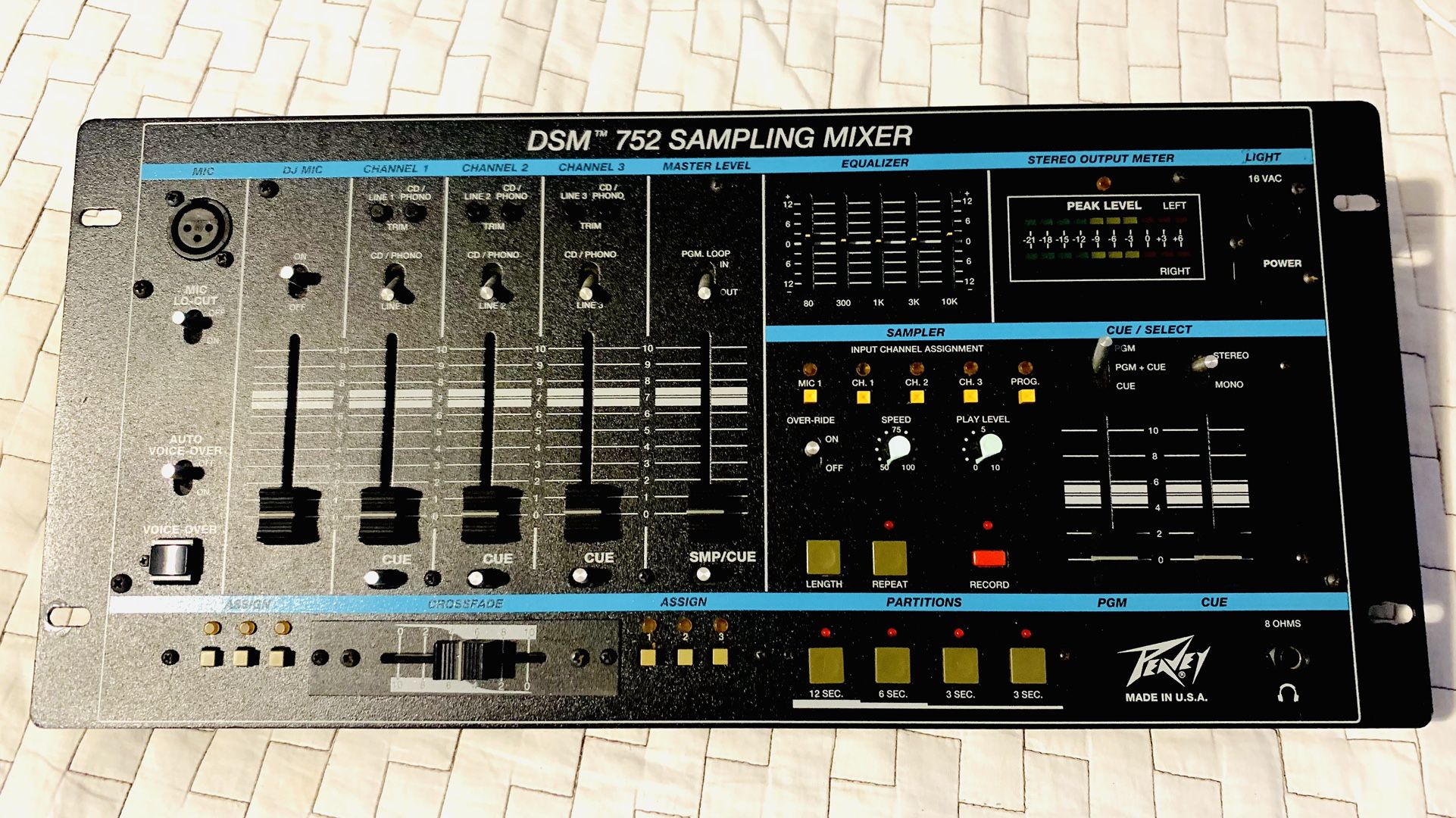 Mixer Peavey 752 Sampling Mixer