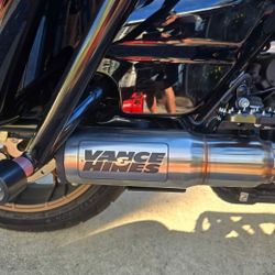 Vance & Hines Hi-Output 2-into-1 Mid Length Exhaust System
