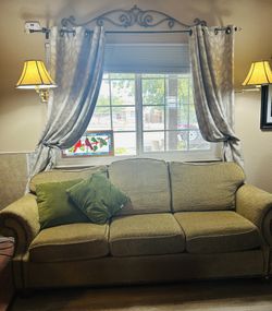 BASSETTE SOFA HOB NAIL TRIM $125.00