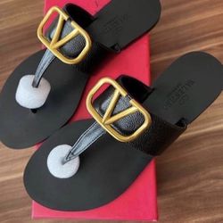 Valentino Black Sandals 🖤 Size 7 To 11