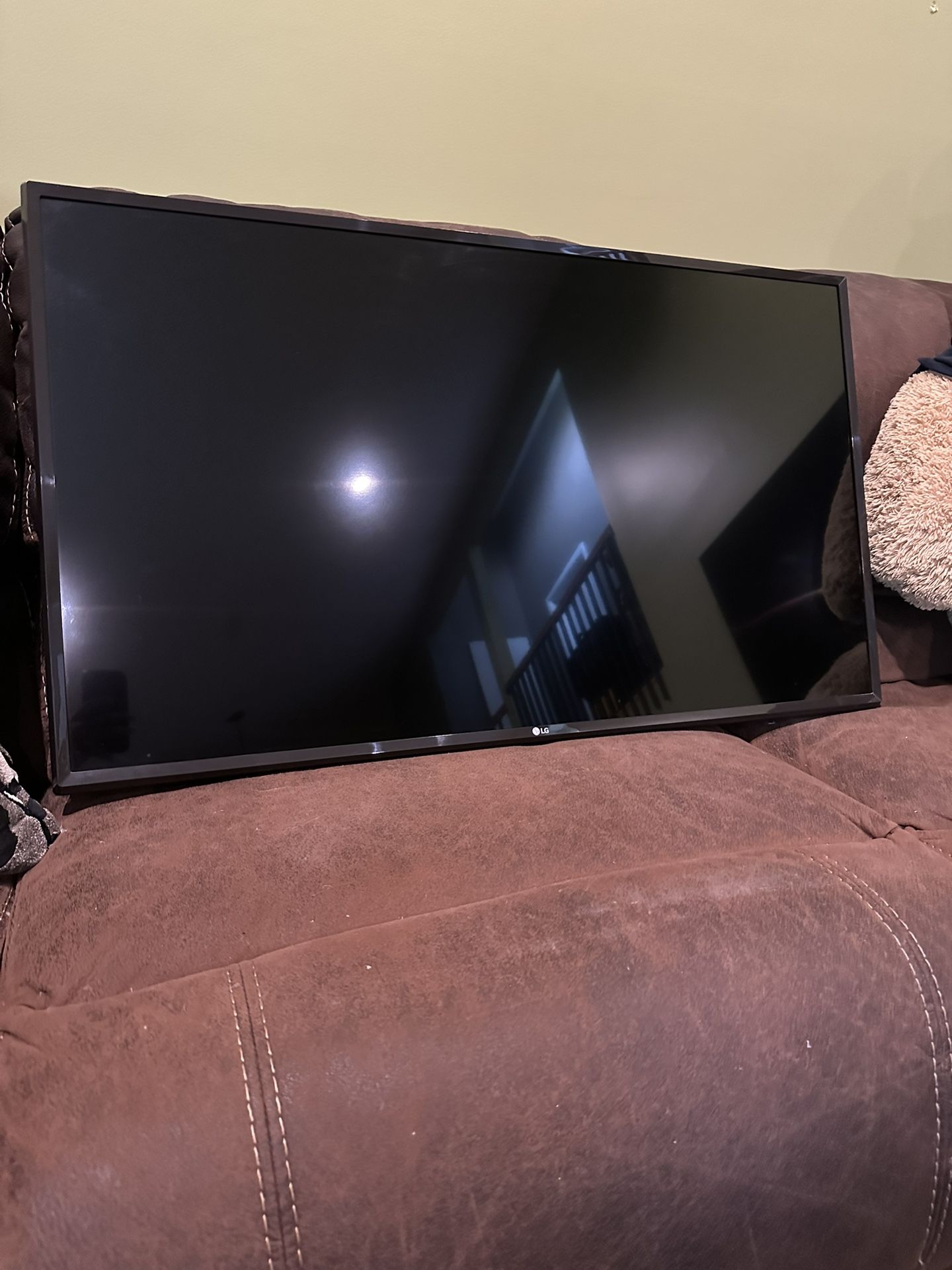 LG 43” 4K UHD TV