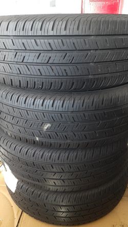 Set of 4 matching tires continental size 235/65R17