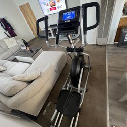 Spirit Fitness XE295 Elliptical 