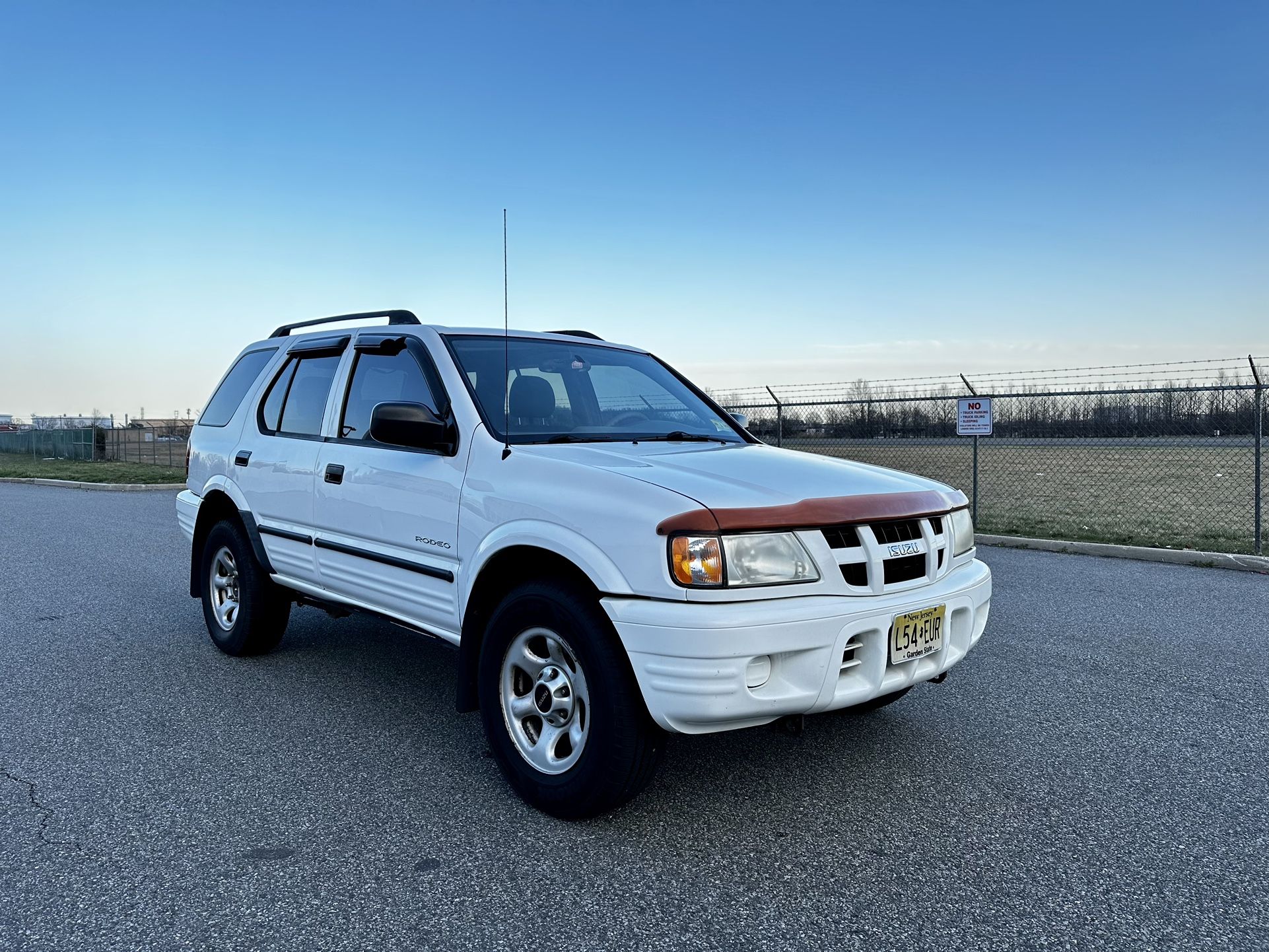 Isuzu Rodeo 2003 White
