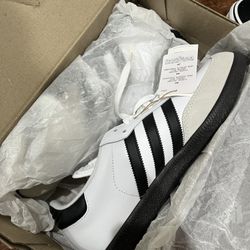 Shoes/Sneakers