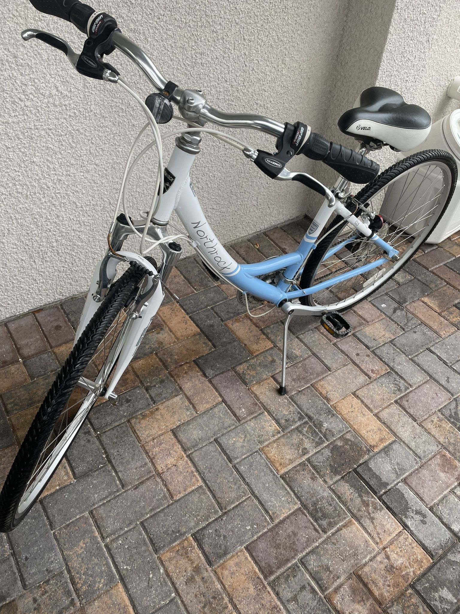 Comfort Road Bike Blue Northrock CL5 for Sale in Las Vegas NV OfferUp