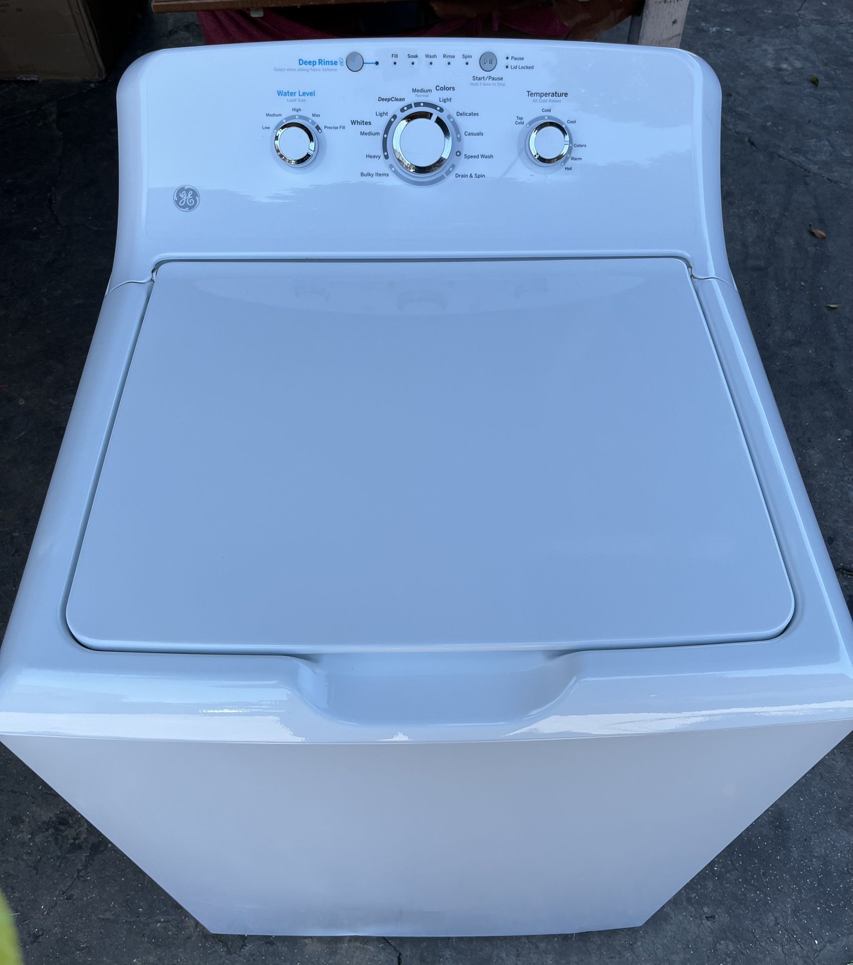 High-Efficiency load washer White with stain Pretreat