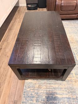 Lift-Top Coffee Table with Storage – Solid Wood – Good Condition