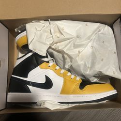 Jordan 1 Mid Ochre’s 