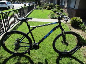 GT Aggressor Pro Black Mountain Bike in Small-Medium-Large