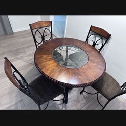 Dinner Table and 4 Chairs 