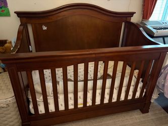 Wood Baby Crib with Arched Headboard