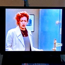 Vizio 30" Smart T.V . /Remote & Digital Antenna Programe Over 60 Cable Channels