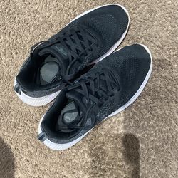 Running Shoes 