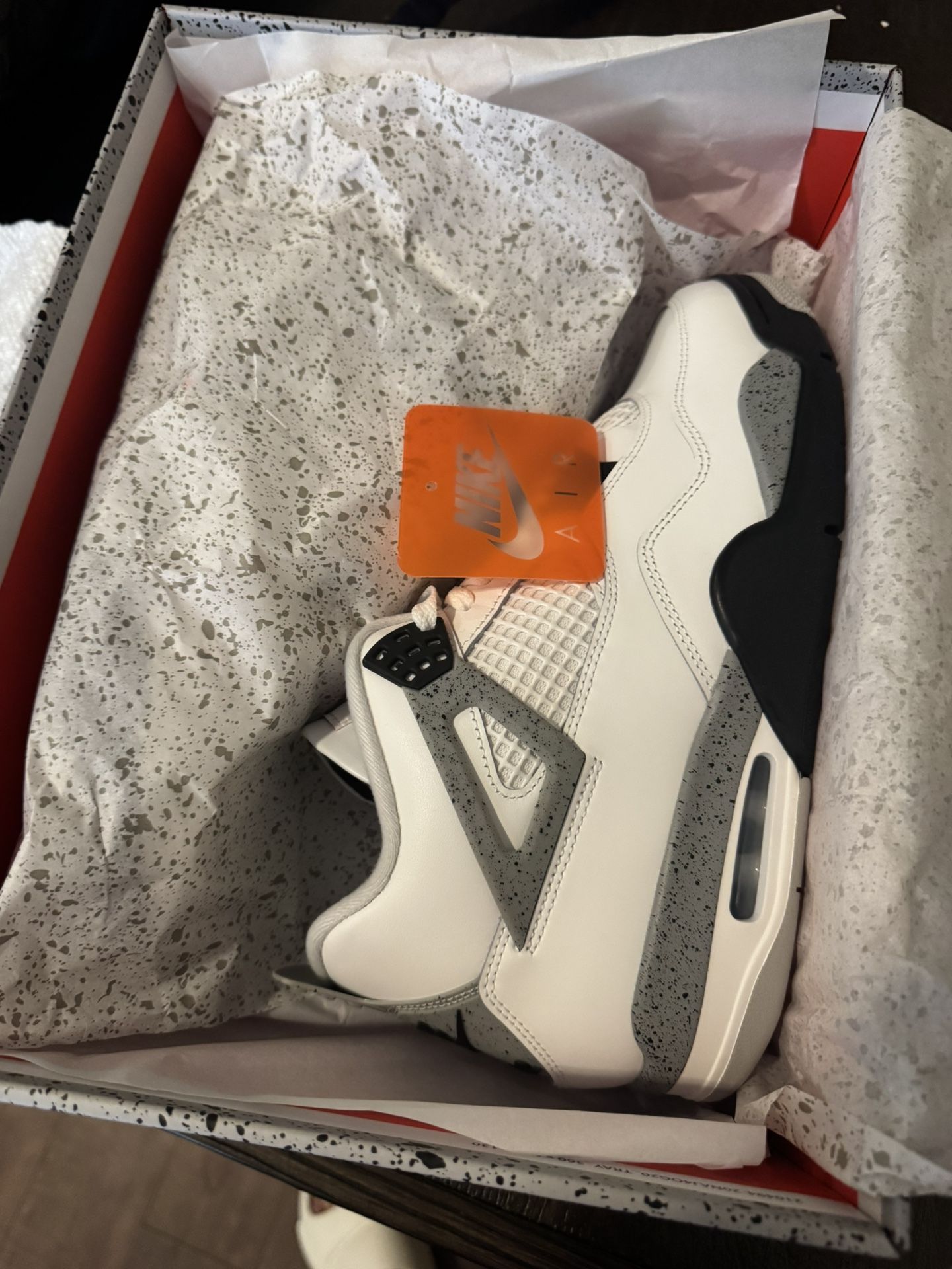 Jordan 4 WHITE CEMENT 2025