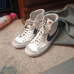 Nike Blazer Size 7 Youth