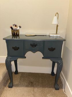 Vanity / accent table
