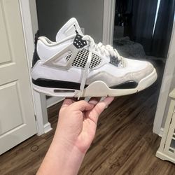 Jordan 4 millitary blacks