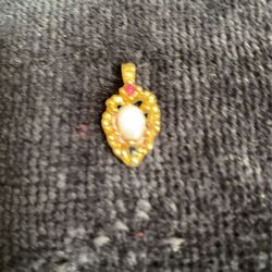 Yellow Gold Pendant & Opal