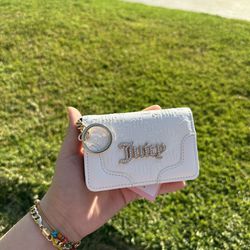 juicy couture white cardholder/wallet🤍