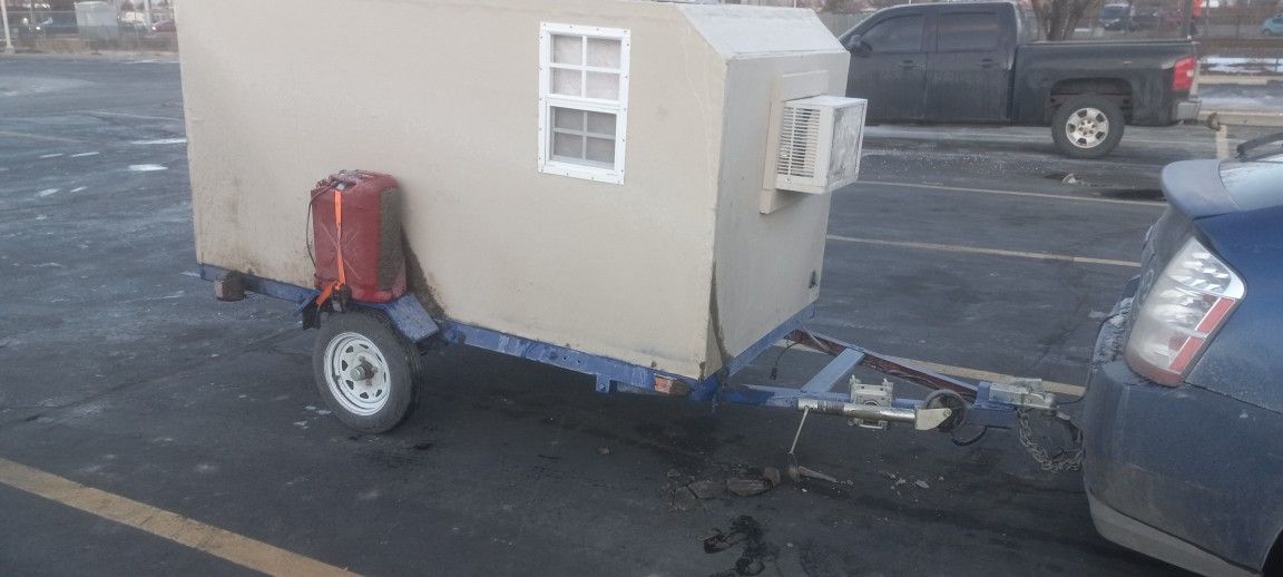 CAMPING TRAILER