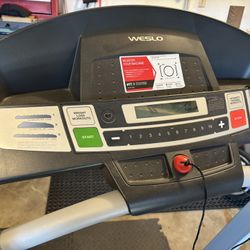 Treadmill - Weslo Cadence 