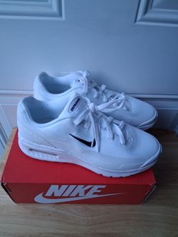 Women's nike max bia size 9 new