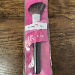 Angled Blush Brush 