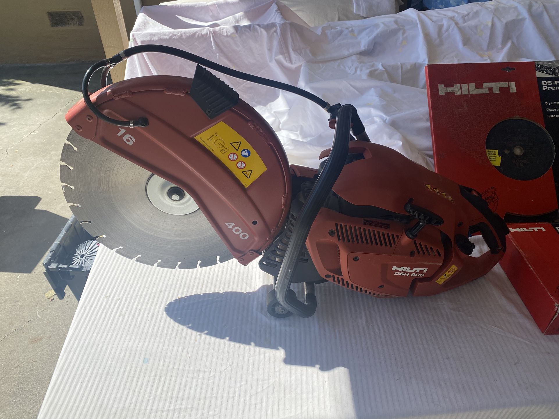 16” Hilti DSH 900 Gas Concrete Saw +plus