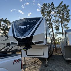 2021 Momentum 393G Toy Hauler 