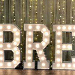 Marquee letters