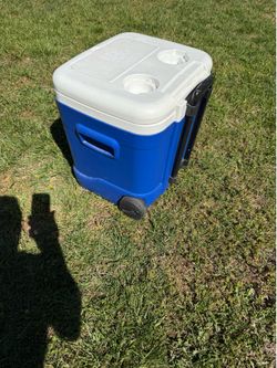 Rolling Igloo Cooler