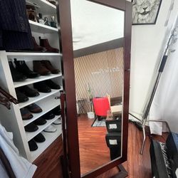 Jewelry mirror 