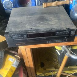 Amplifier And A five disc exchanger system