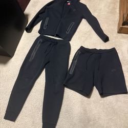 Nike Tech Jacket & Pants & Shorts Size Medium 