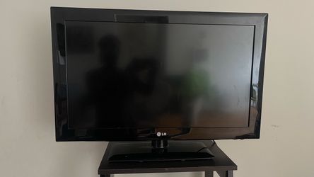LG 32” LCD TV / Monitor – HDMI – Great for PC or Gaming