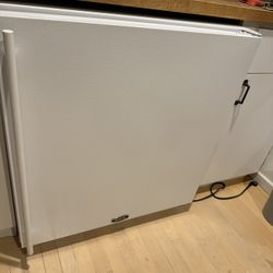 30 Inch Refrigerator/Freezer with 7.2 cu. ft. 