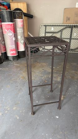 Entrance table