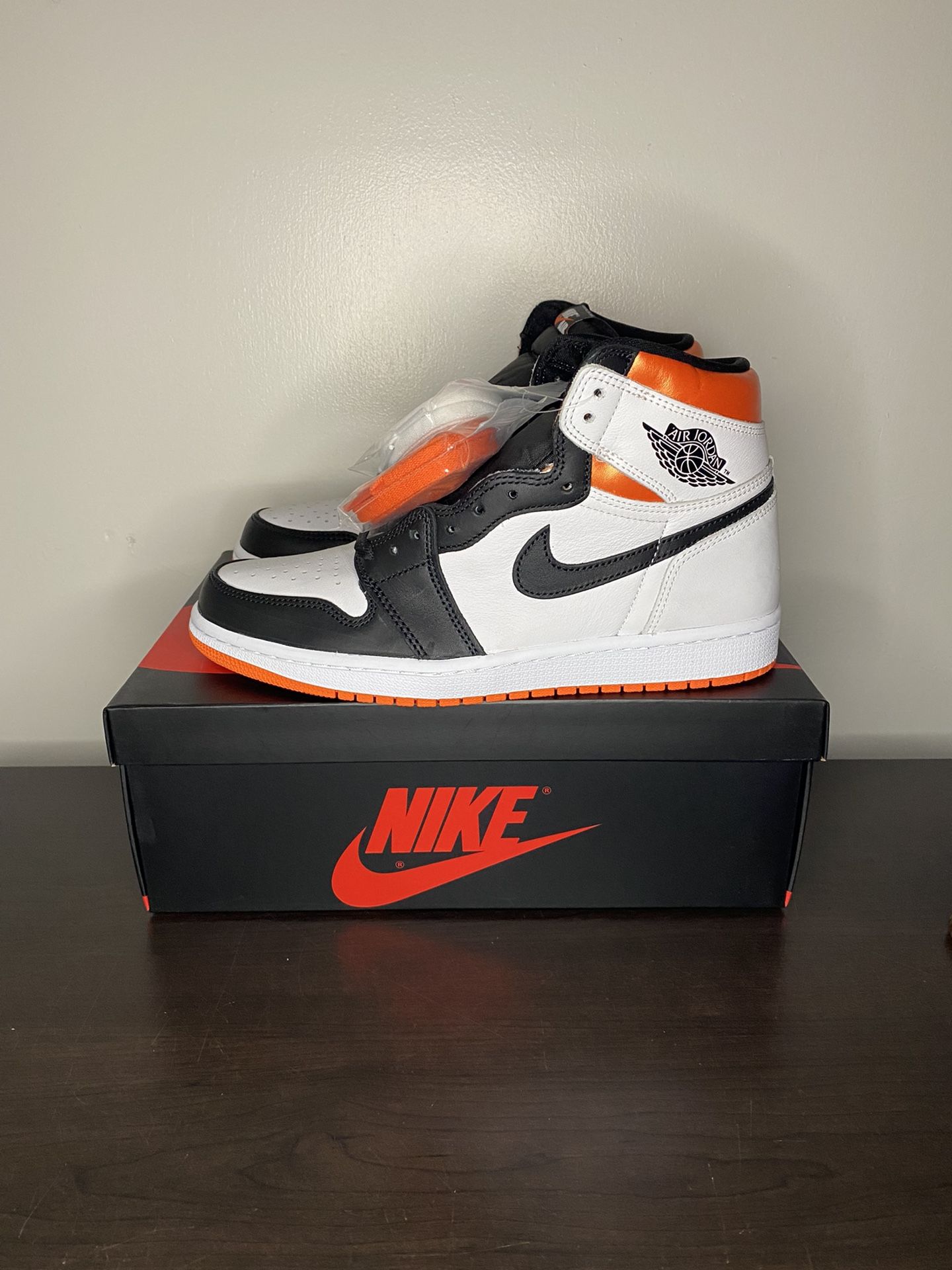 Jordan 1 Electric Orange 