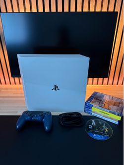 PS4 Pro Glacier White + Games