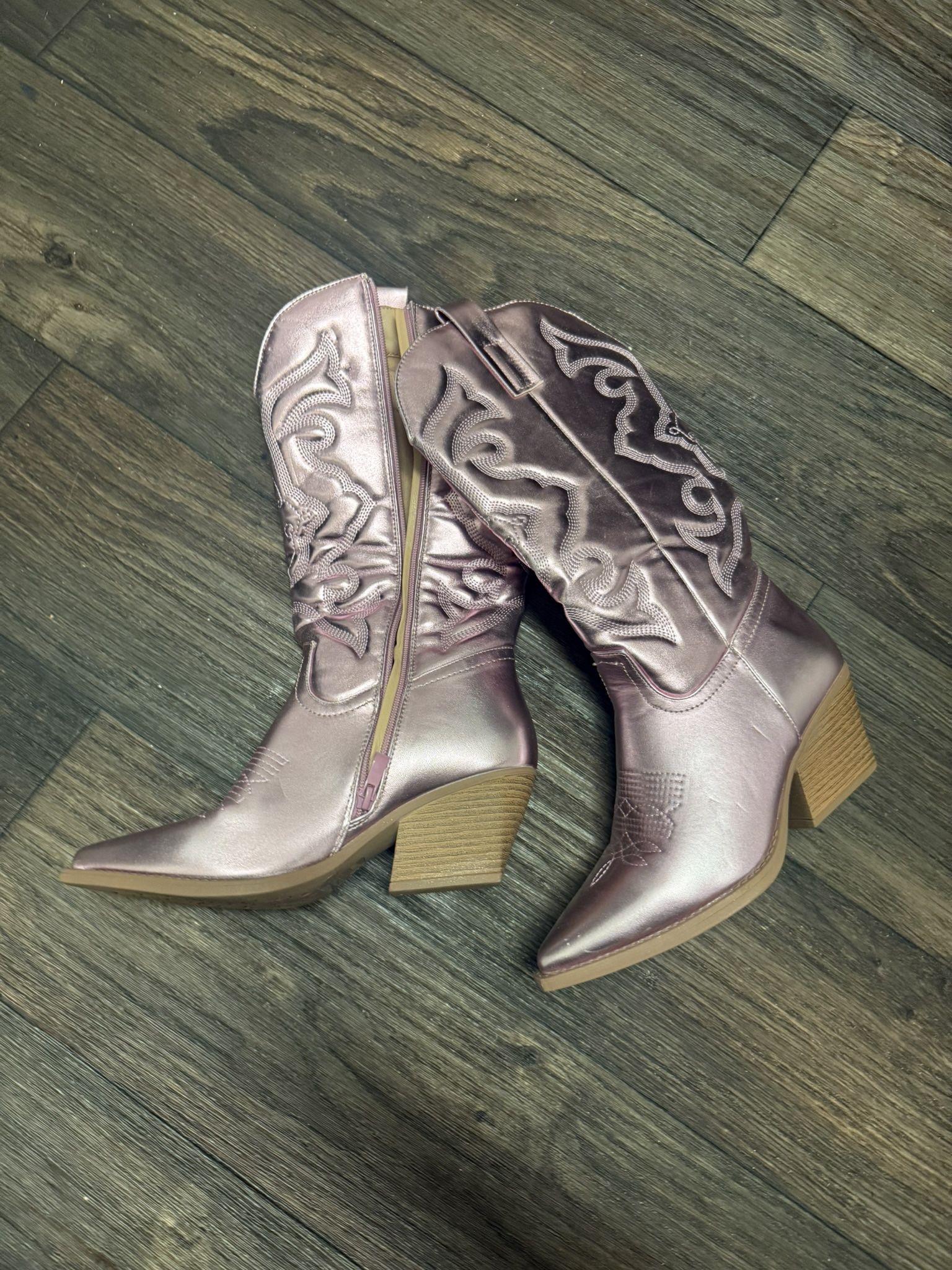 Cowgirl Boots Size 39 (size 8) 