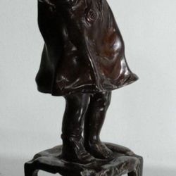 VINTAGE METAL BRONZE GIRL ON CHAIR STOOL SCULPTURE 11"×4"