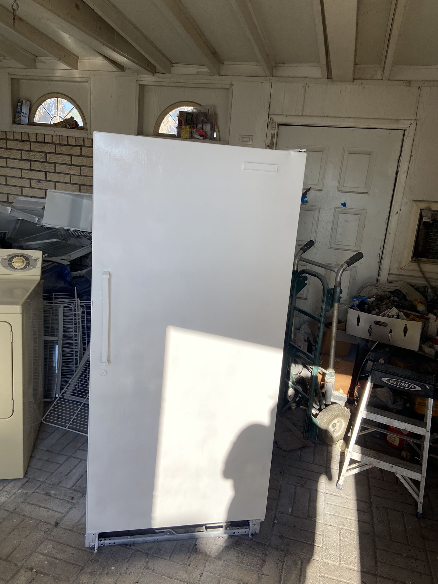 BIG WHIRLPOOL STAND UP FREEZER, RUNS https://offerup.co/faYXKzQFnY?$deeplink_path=/redirect/ ISSUES WITH IT. RUNS CORRECTLY AS IT SHOULD. RUNS LIKE NE