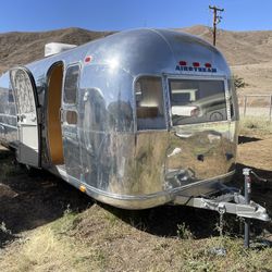 1969 Airstream Overland 28’