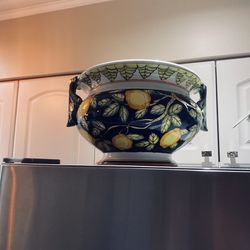 Decorative Bowl With Lemons
