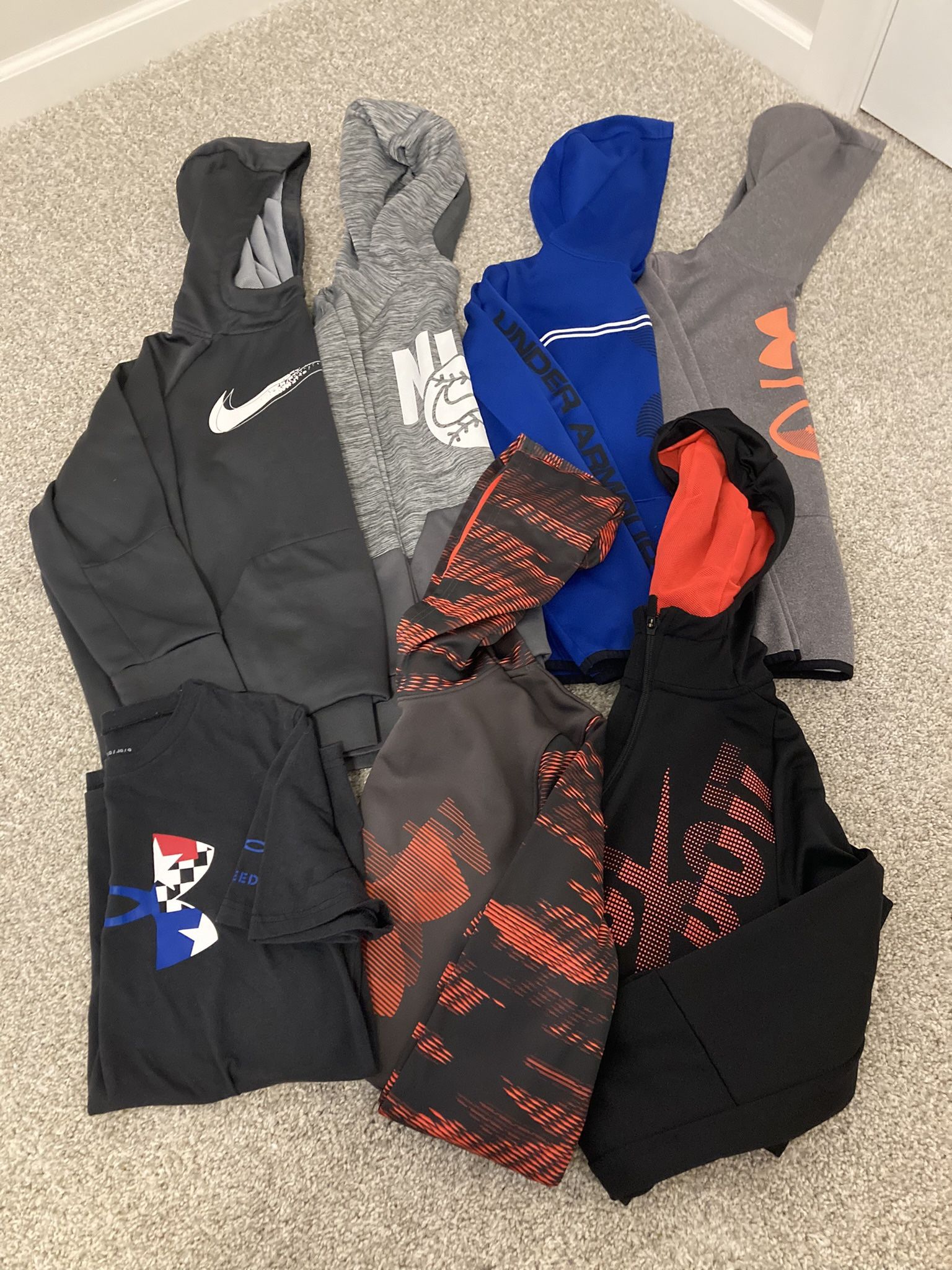 Nike And Under Armour Boys sweatshirts - Large/xlarge