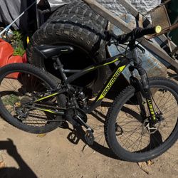 Mongoose Status 2.4 Mountain Bike Dual Suspension Dark Silver