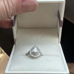 Major Price Drop! Gorgeous Engagement Ring!