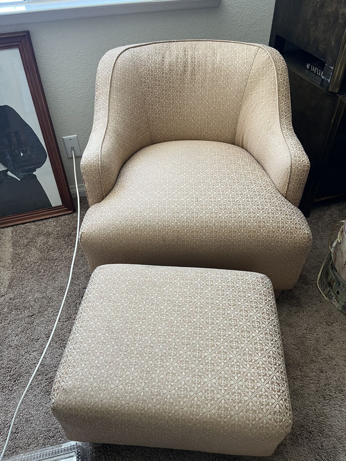 Chair W/ Ottoman