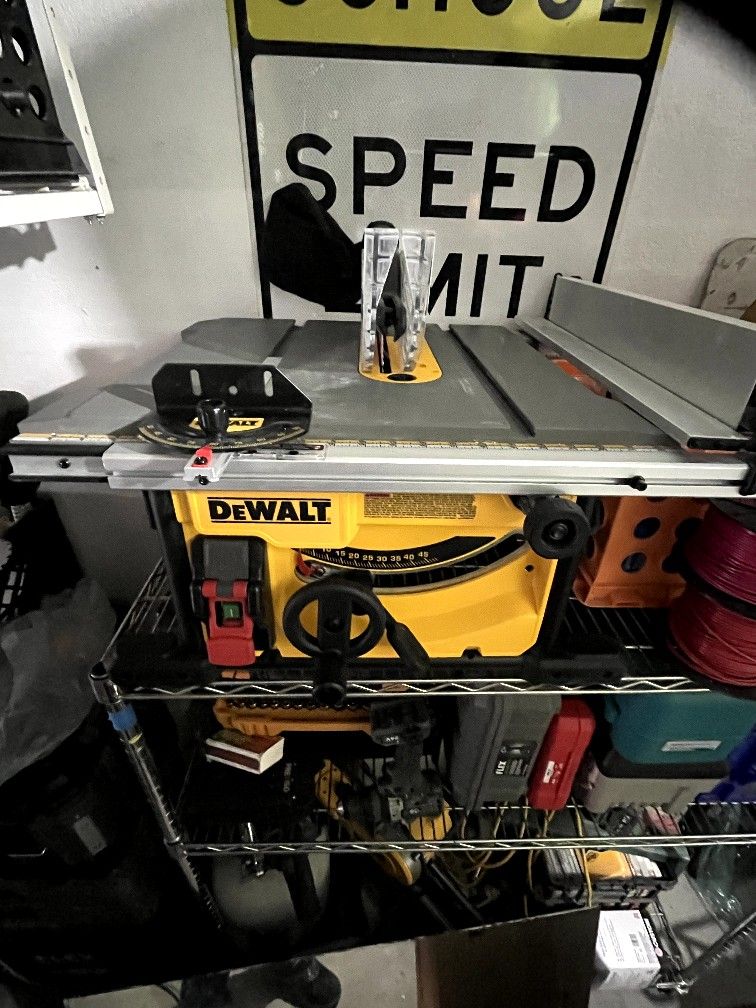 DEWALT15 Amp Corded 8- 1/ 4 in. Compact Portable Jobsite Tablesaw